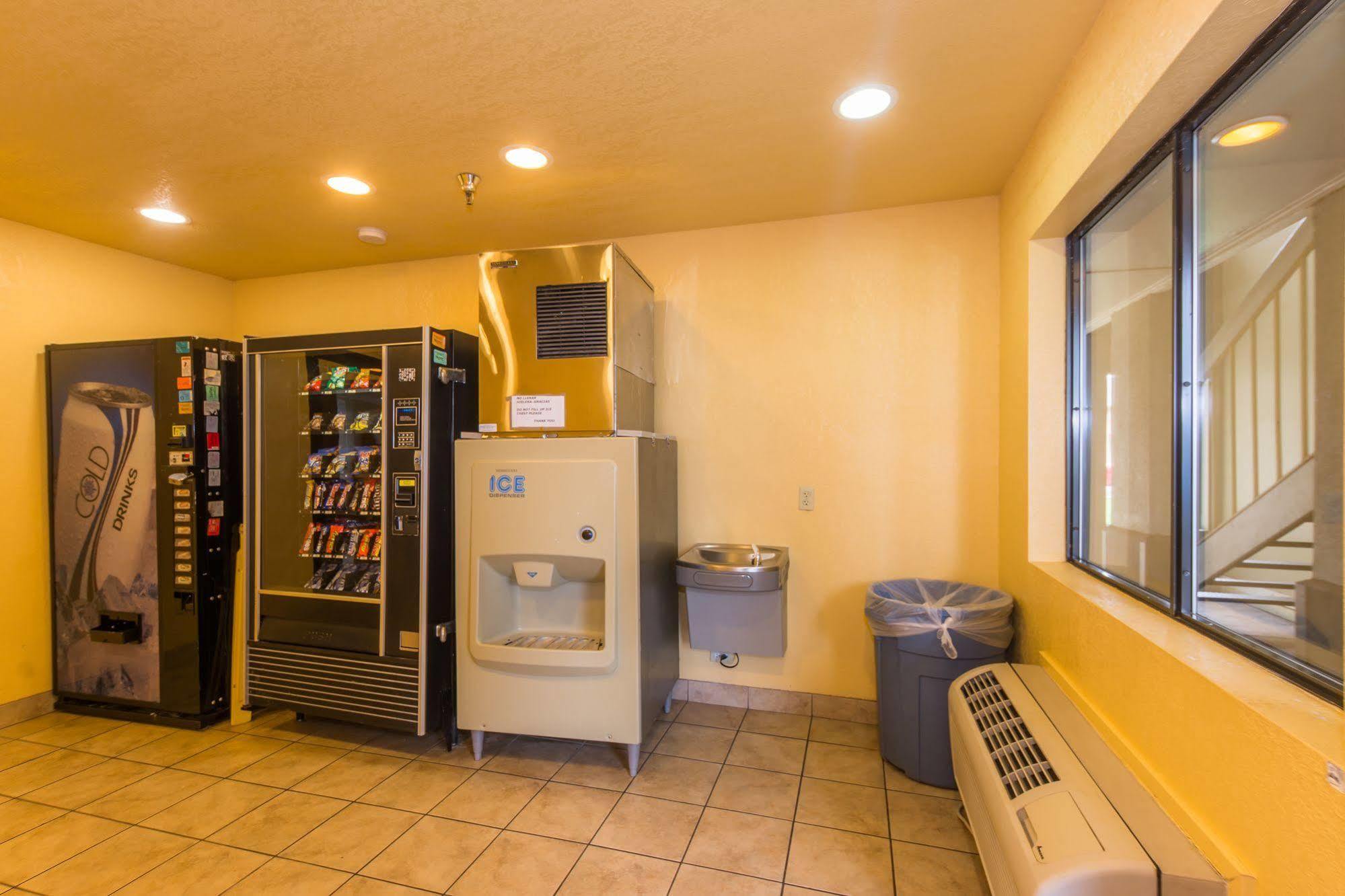 Motel Super 8 By Wyndham Oklahoma Airport Fairgrounds West Esterno foto